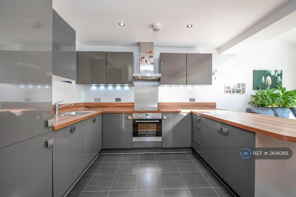 Kitchen / Dining