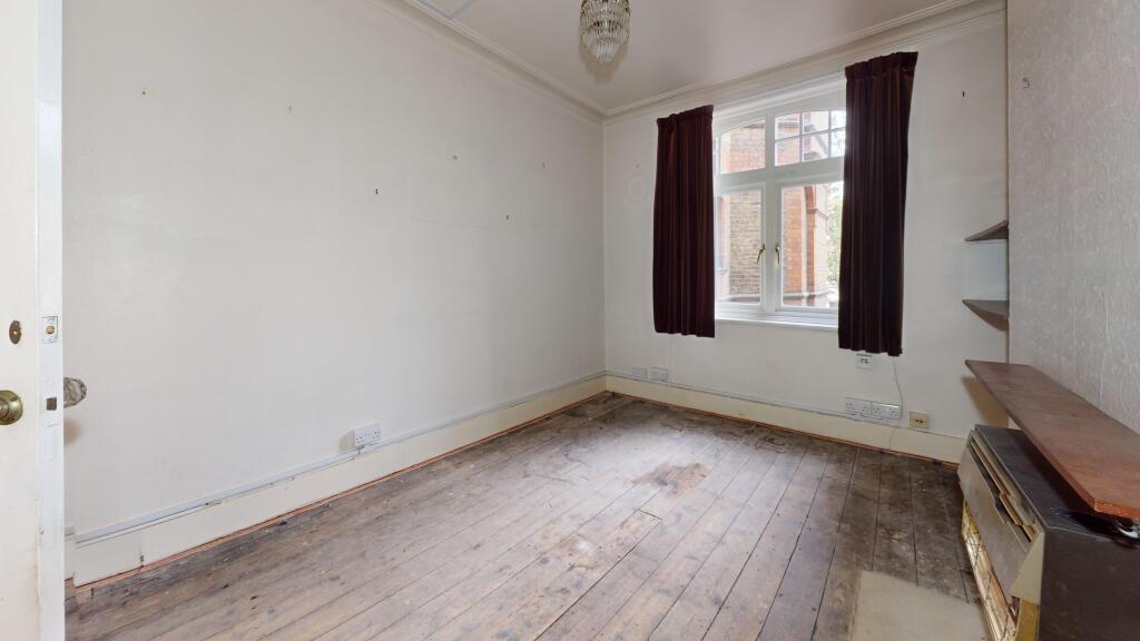 55 Greyhound Mansions, Barons Court, London, W6 8NY
