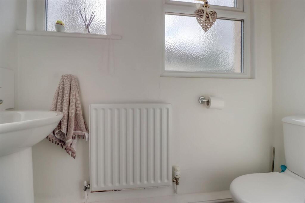 5 NORTH CRES INSIDE-11.jpg