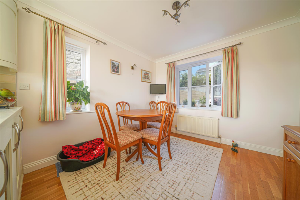 Dining Room Valley.png