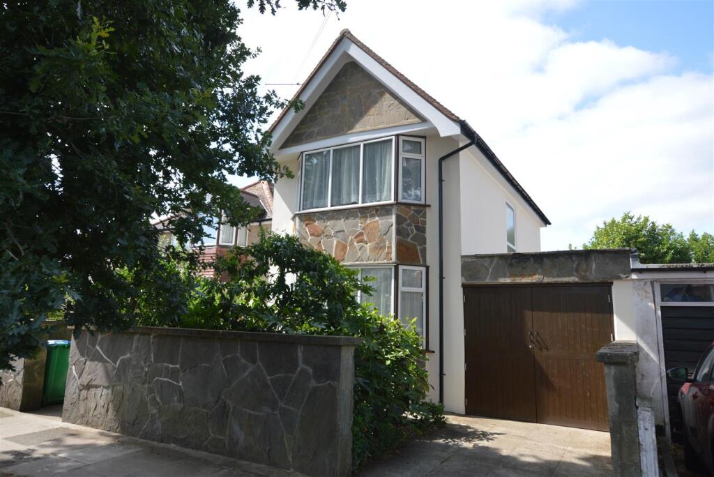 36 Derwent Road sunny rhs.JPG
