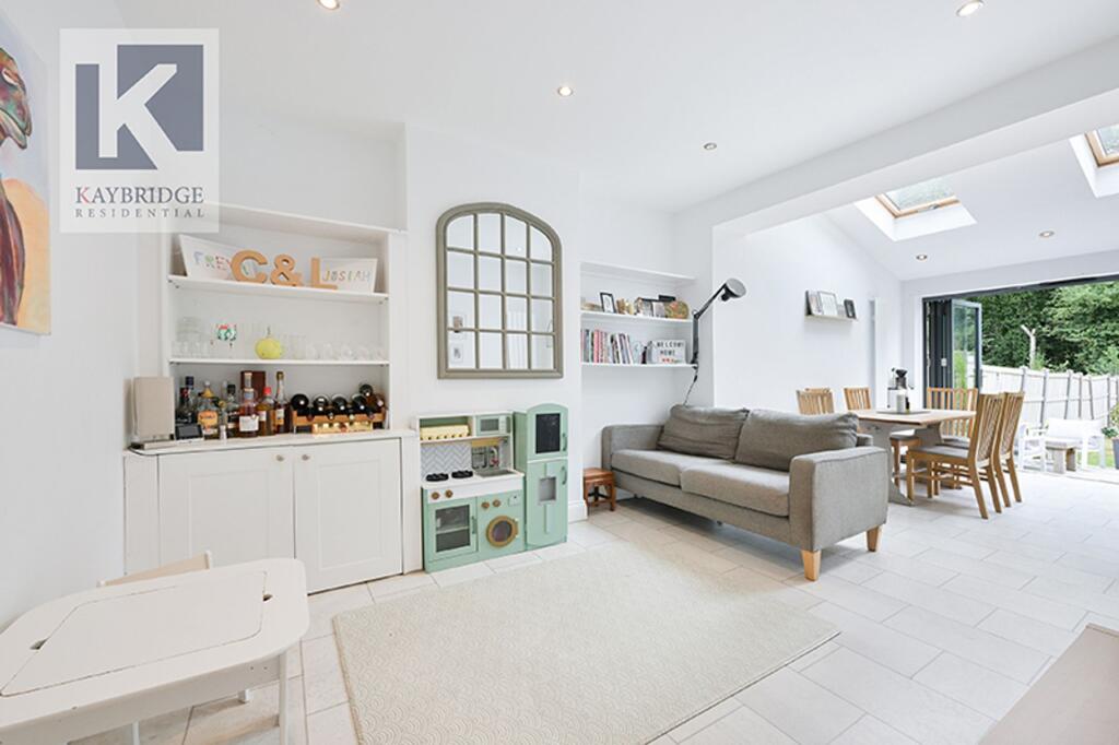 Stoneleigh Avenue, Worcester Park - KT4 8YB