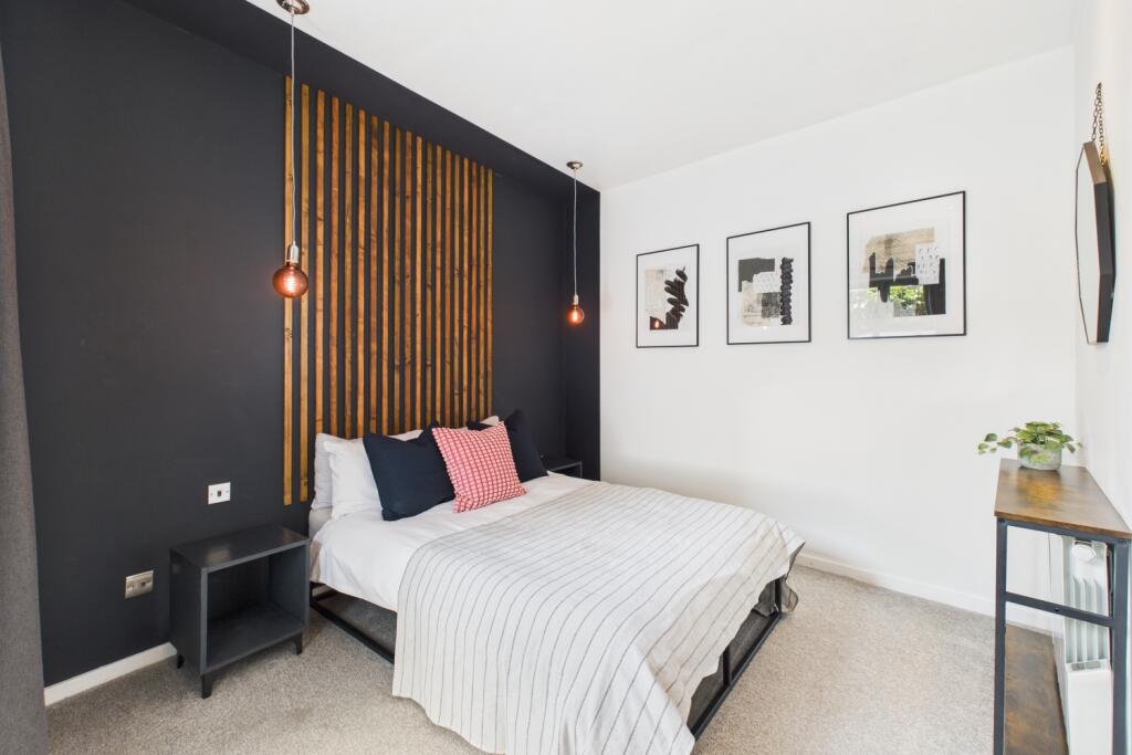 CAM03162G0-PR0282-STILL012