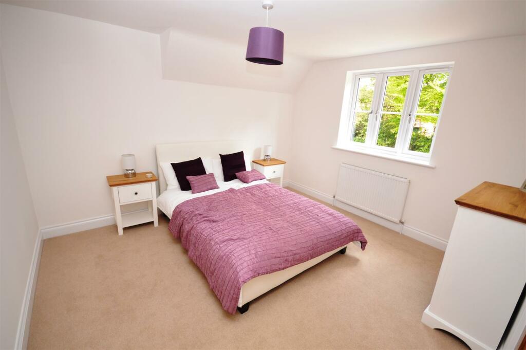 38 Midhurst Road Liphook master bedroom.jpg