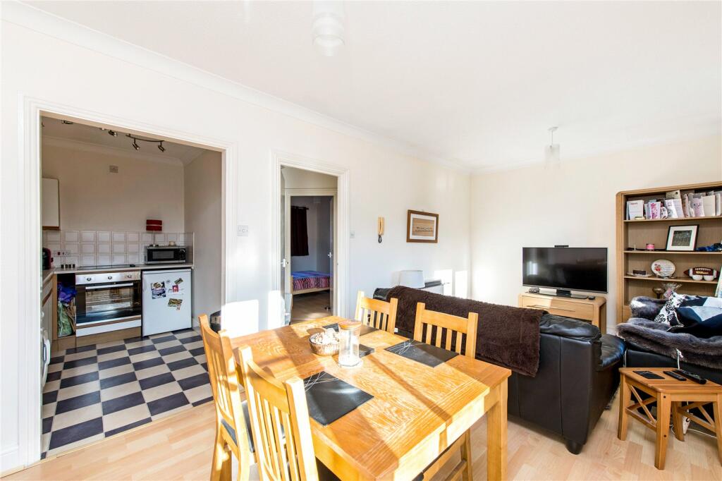 Sitting/ Dining Room