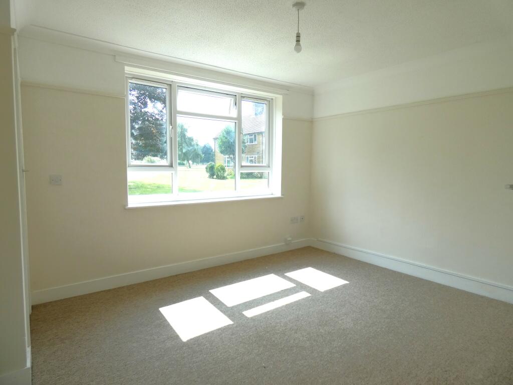 Pic 4 Living Room.JPG