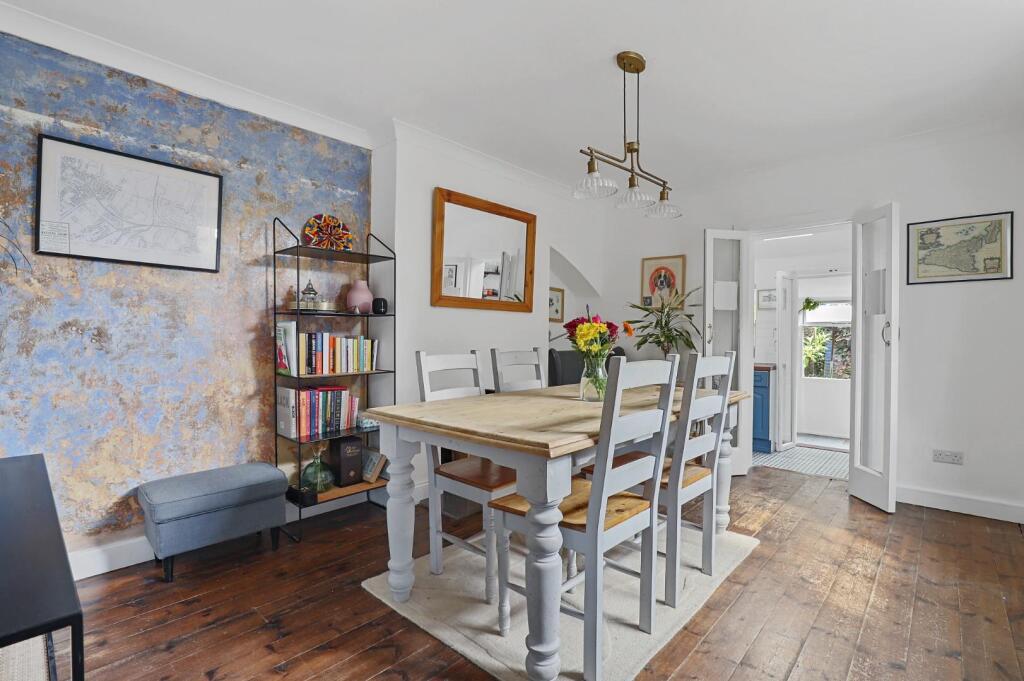 07-4282JHPropWorld - 12 Byne Road - 21 (1).JPG