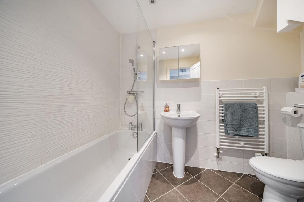 Lima Way family bathroom