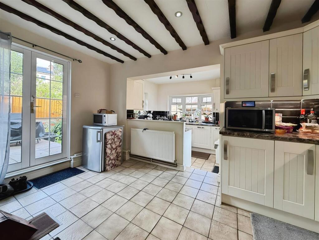 Kitchen/ Breakfast Room