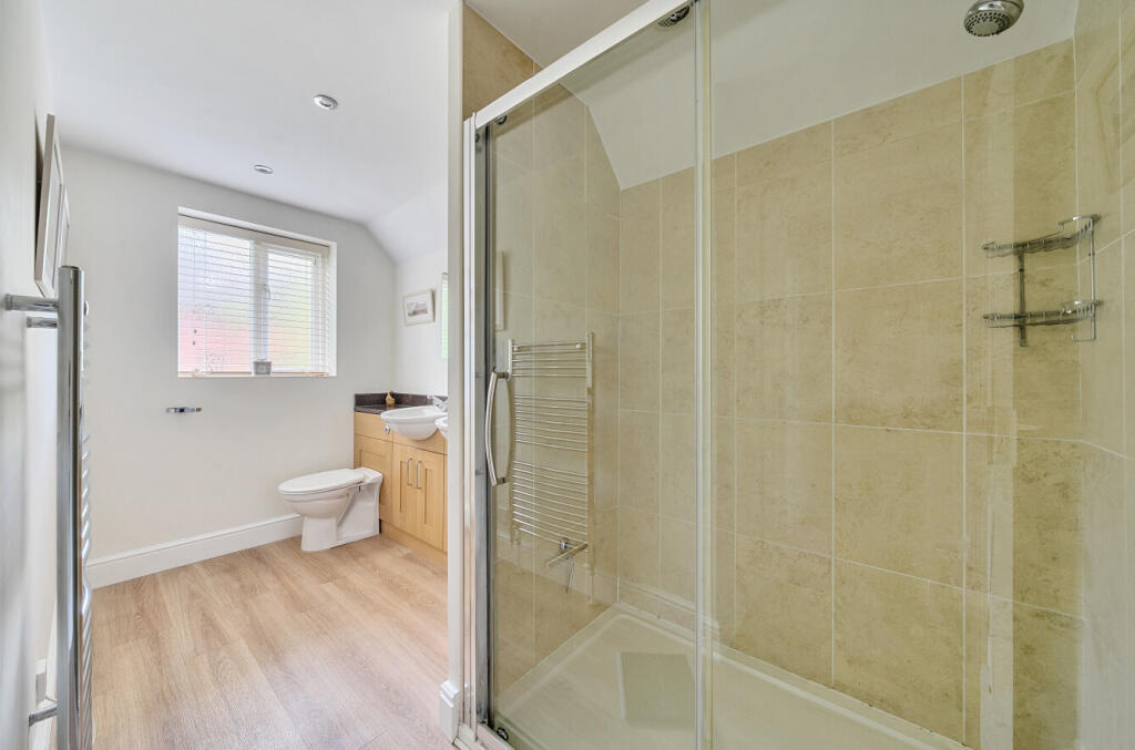 1302504-7-683d6fb...