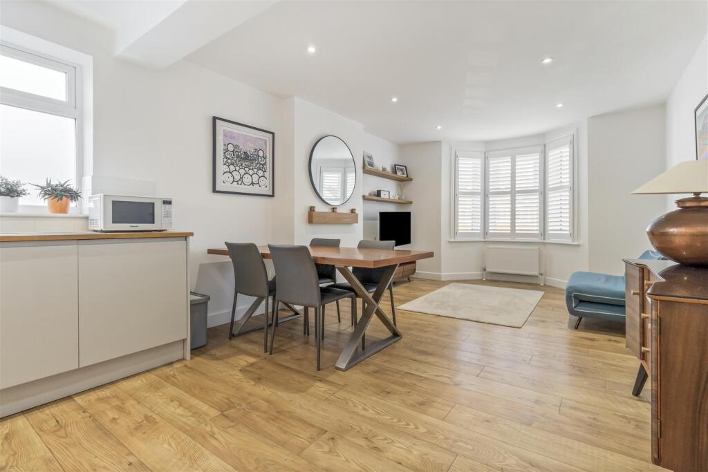 5. 19 Reigate Road_007.JPG