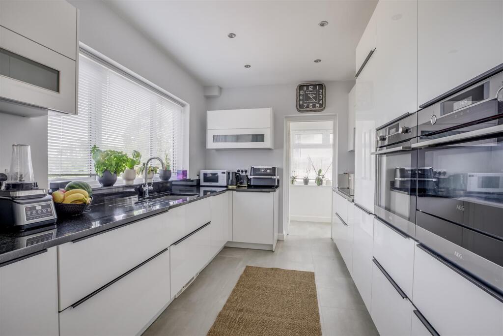 The Paddock, Rambling Way, Potten End, HP4 2SE-1.j