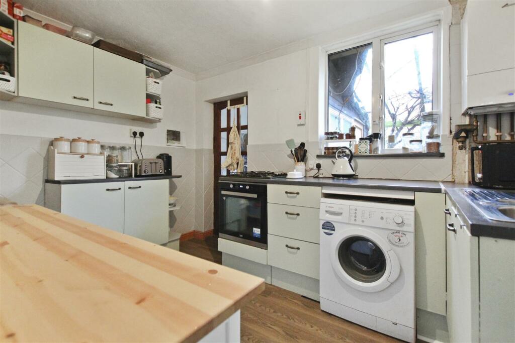 Kitchen 1.jpg