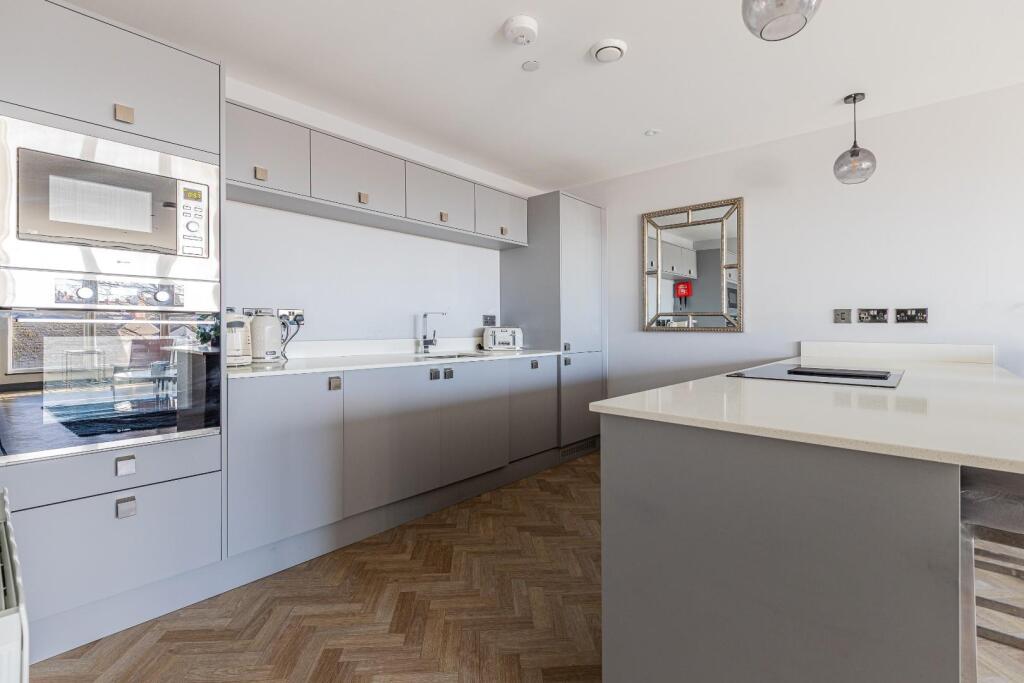 The Moorwell 7-10.jpg