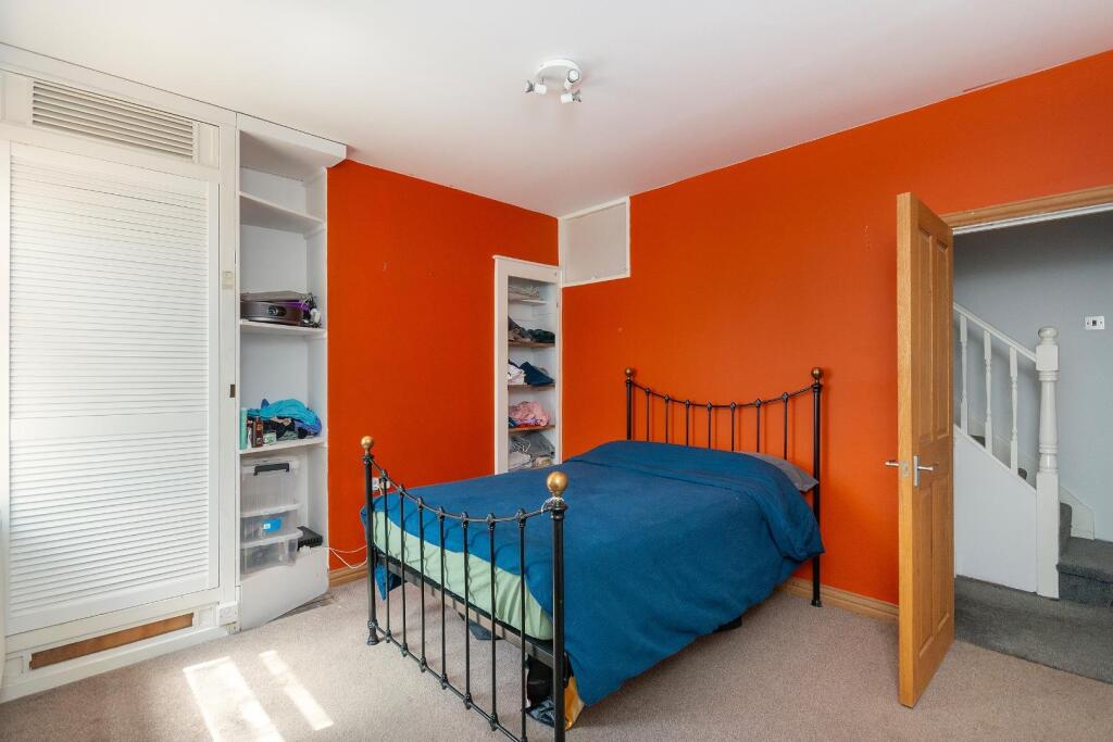 0C6REN - Bedroom C.jpg