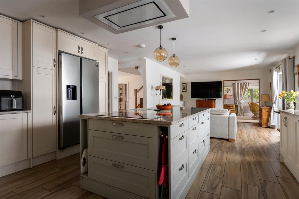 48 - The Bee Garden - GL7 5JF - Web.jpg