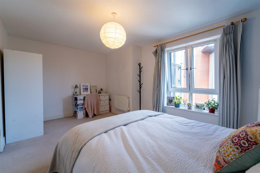 6892_33280884_IMG...