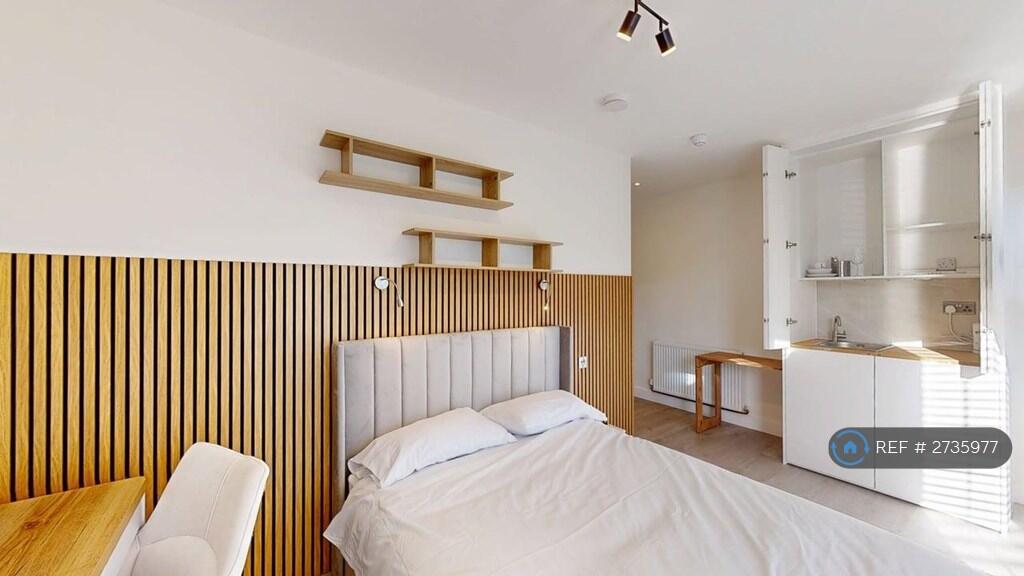 Ensuite Bedroom 4  &amp; Tea Station