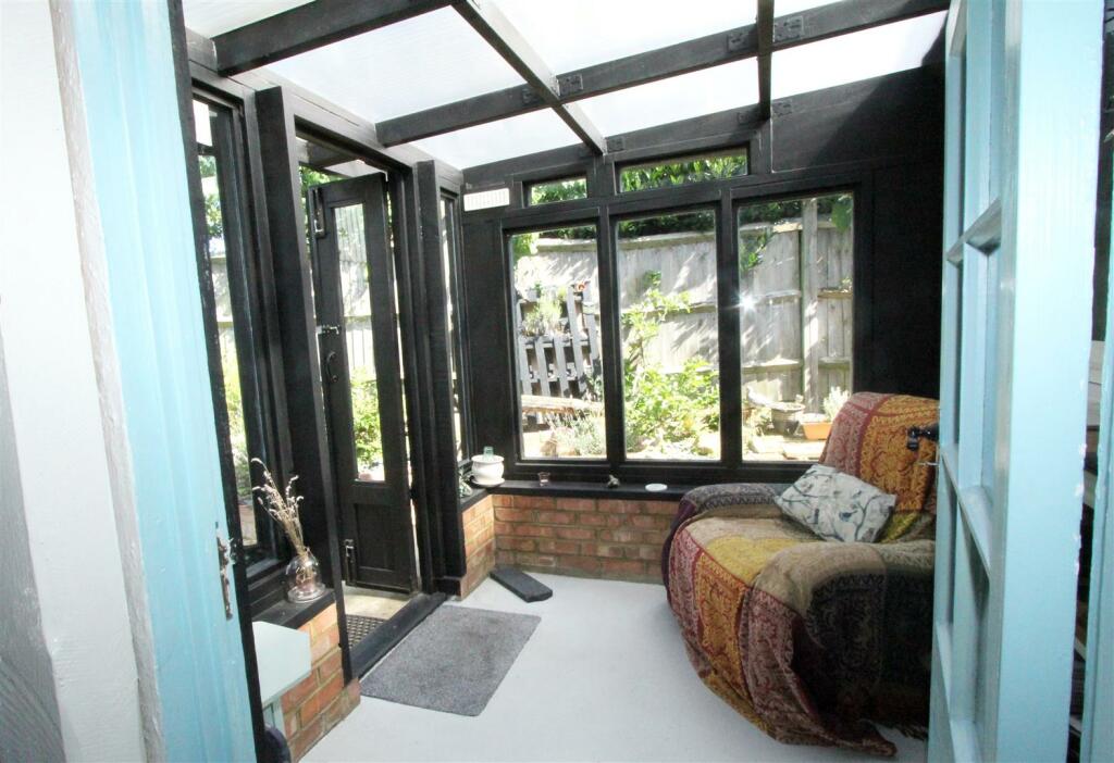 IMG_0387 garden room.jpg