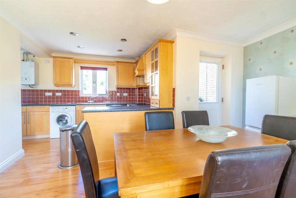 Kitchen/Dining Room 'L' shape