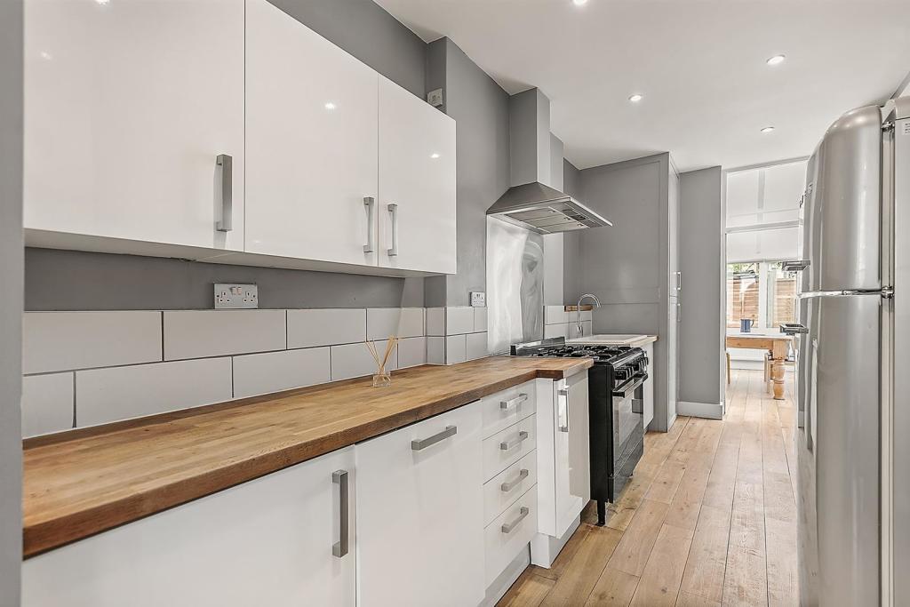 Kitchen (2).jpg