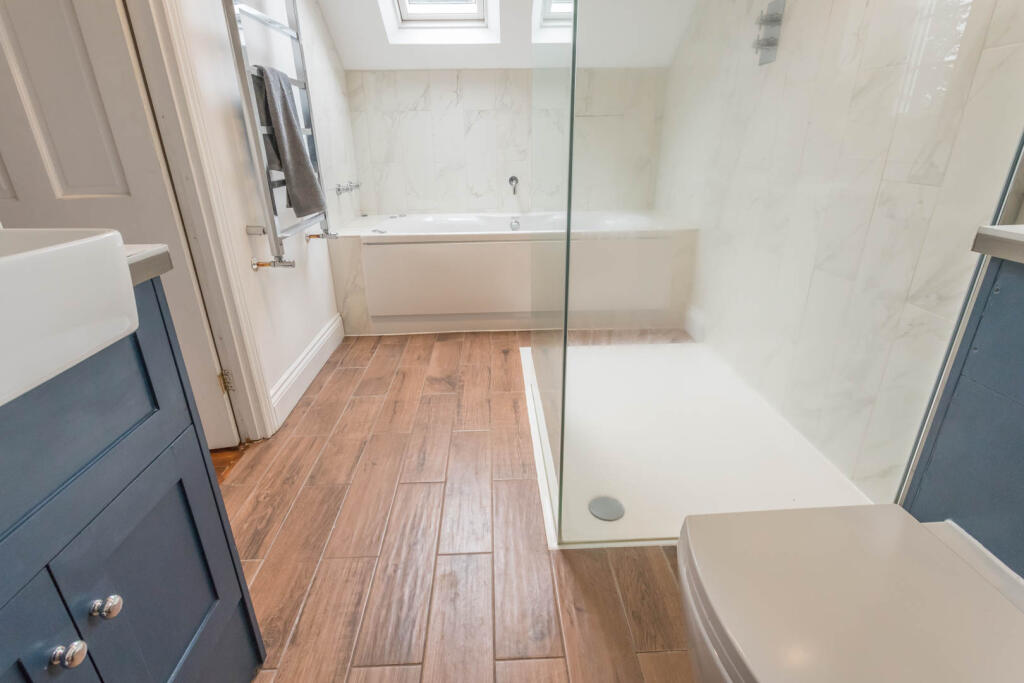 En-Suite Bath/Shower Room