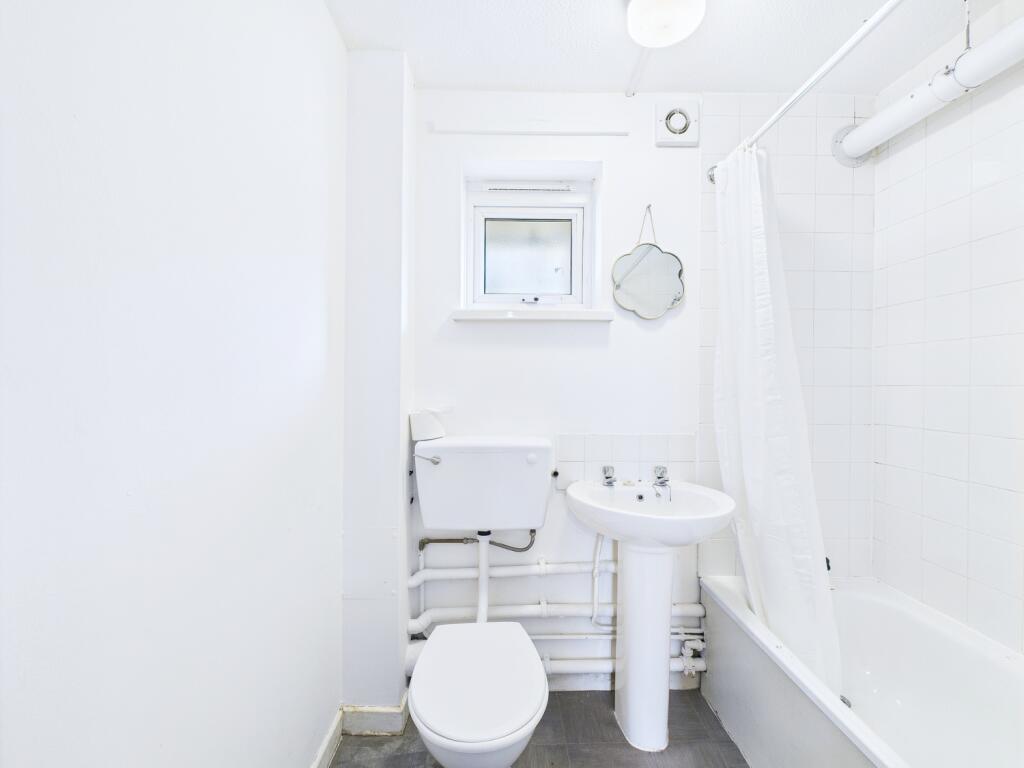 CAM01909G0-PR0353-STILL002