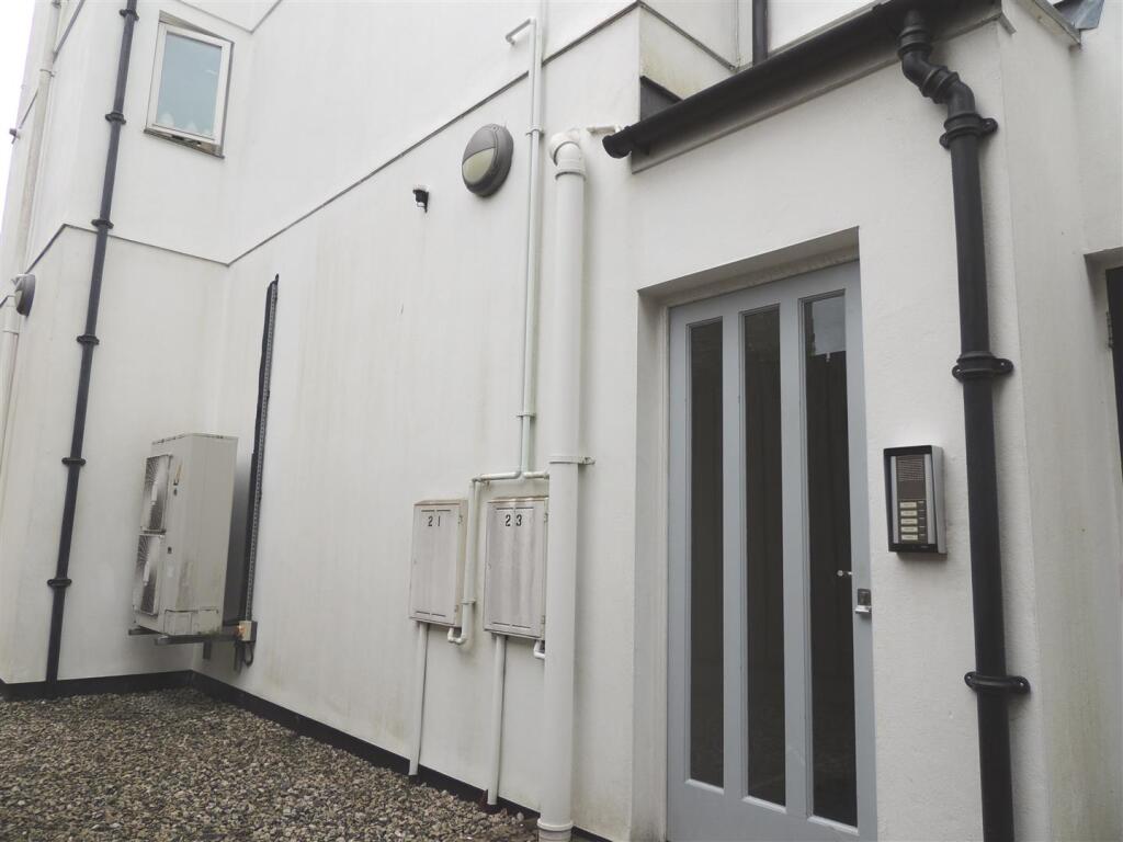 Exterior 3