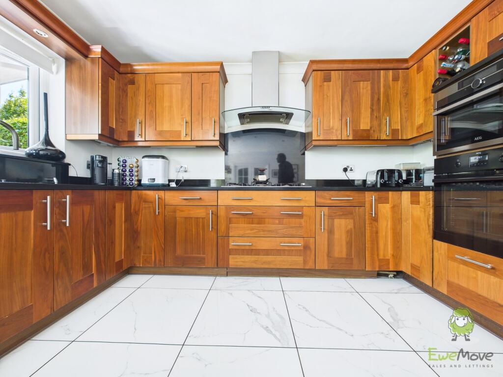 CAM01543G0-PR0141-STILL049