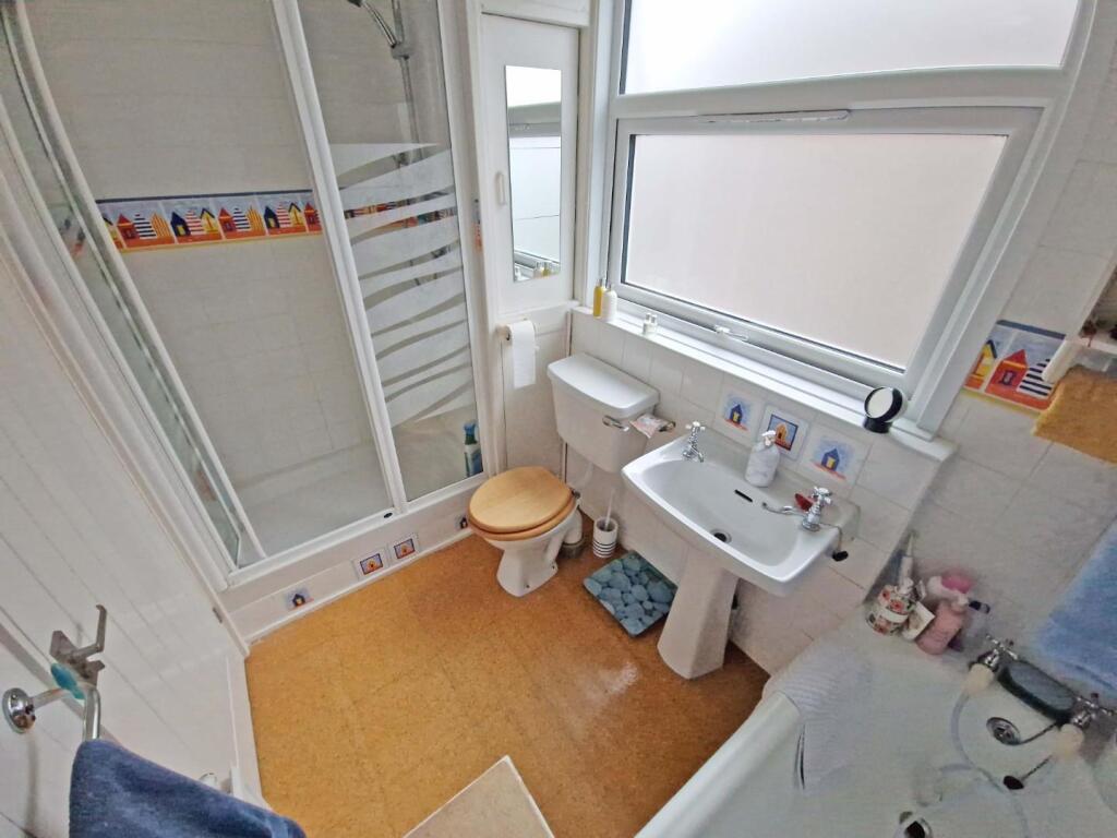 Bathroom1.jpg