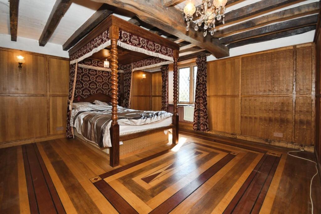 BEDROOM 1.jpg