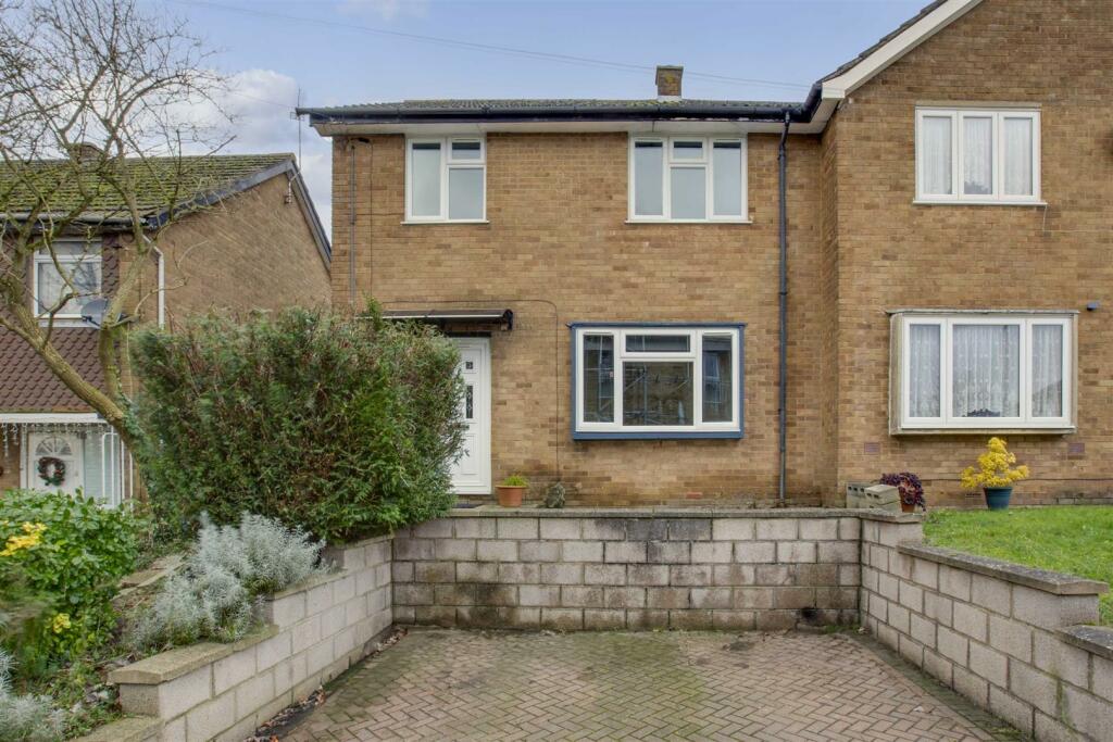 93 Gayhurst Road, HP13 7XJ (LOW RES)-15.jpg