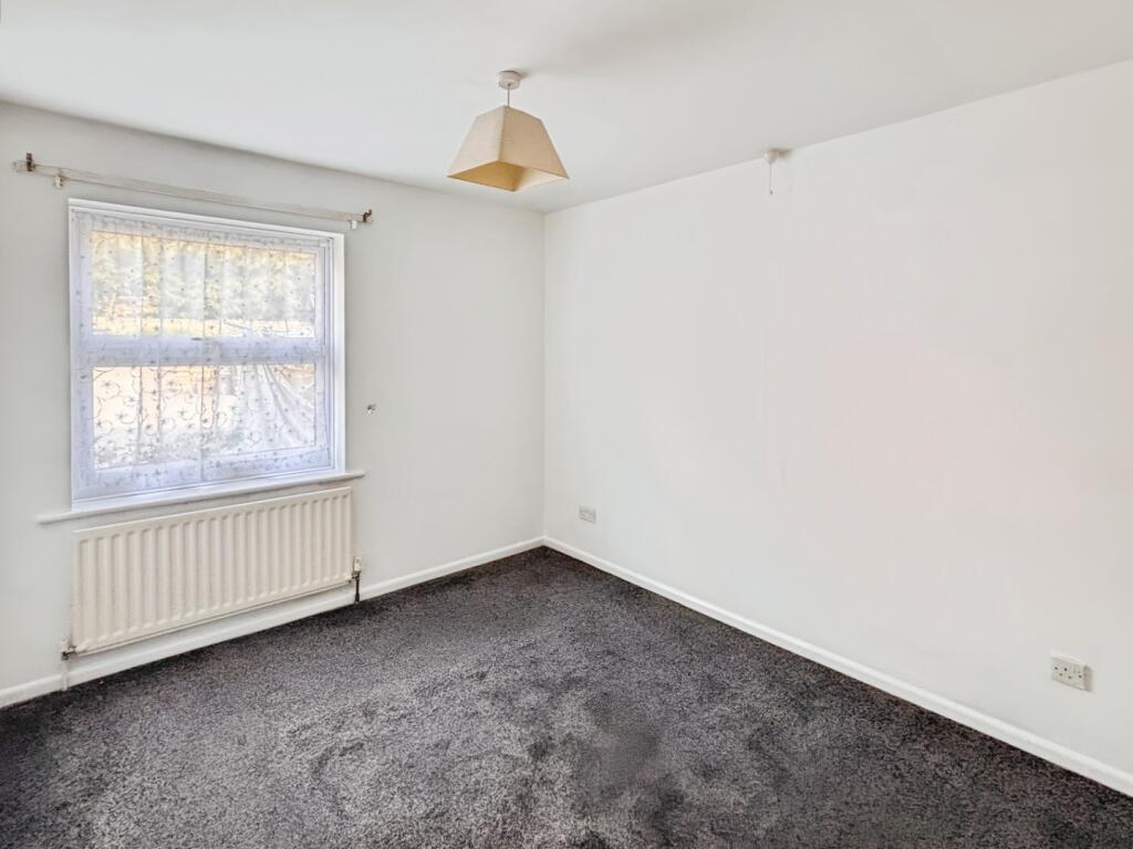 pbox-bedroom-318269.JPG