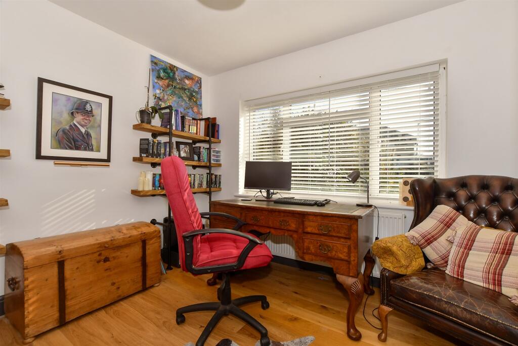 Bedroom 3/Study