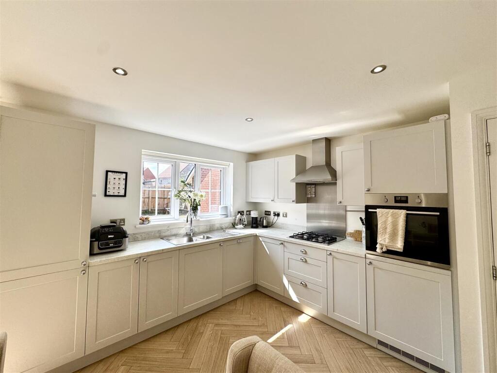 KITCHEN/DINING/FAMILY AREA