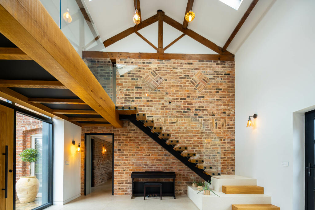 20231011-1112_Maison Haus - Blakeley Stables, Knut