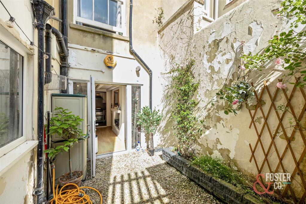 York Road 34, Basement Flat-013.JPG