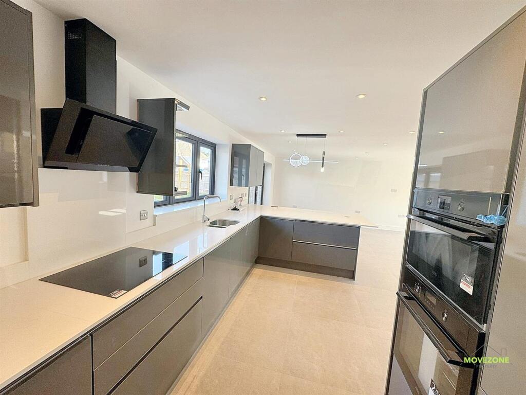 PHOTO-2025-08-22-11-26-41 4.jpg