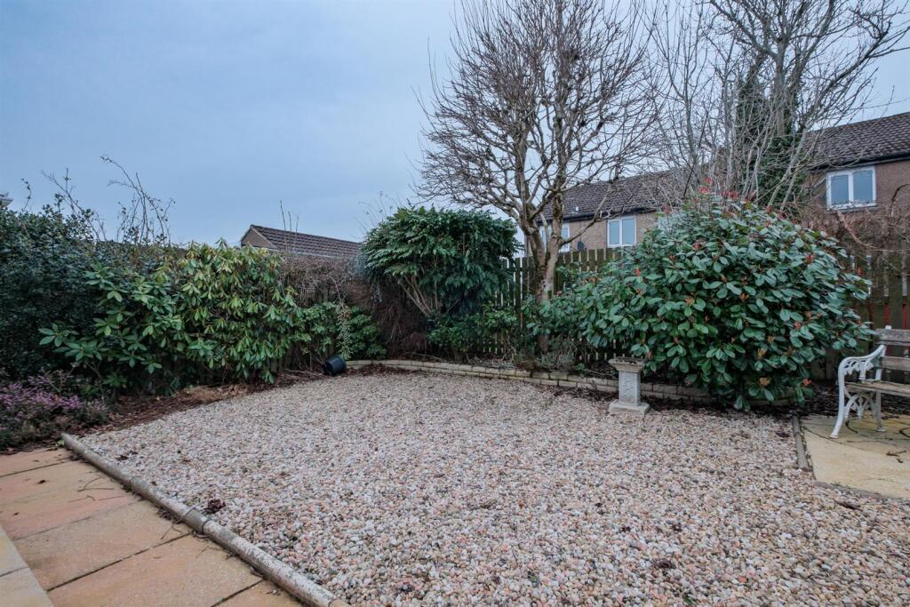 006-3 East Ave, Carluke ML8 5TS.jpg