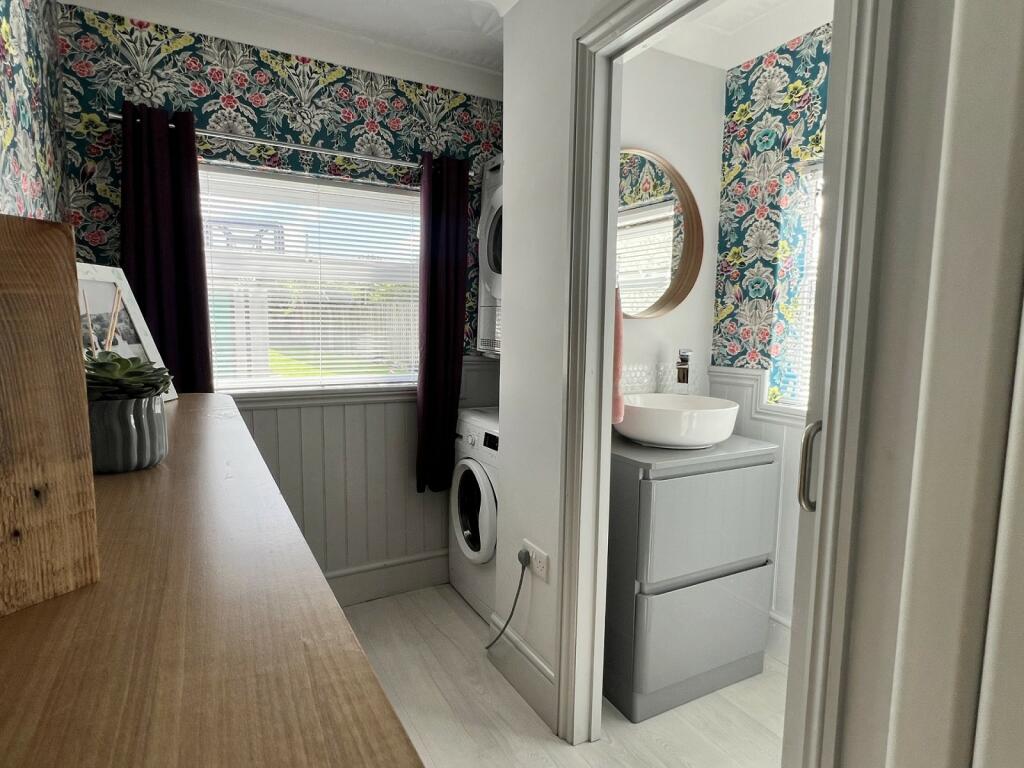 Rear hall/utility
