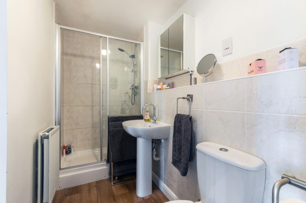 Jack &amp; Jill Shower Room