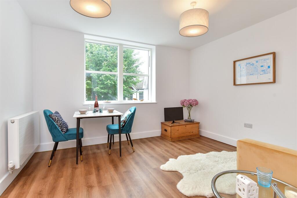 Lounge/Kitchen