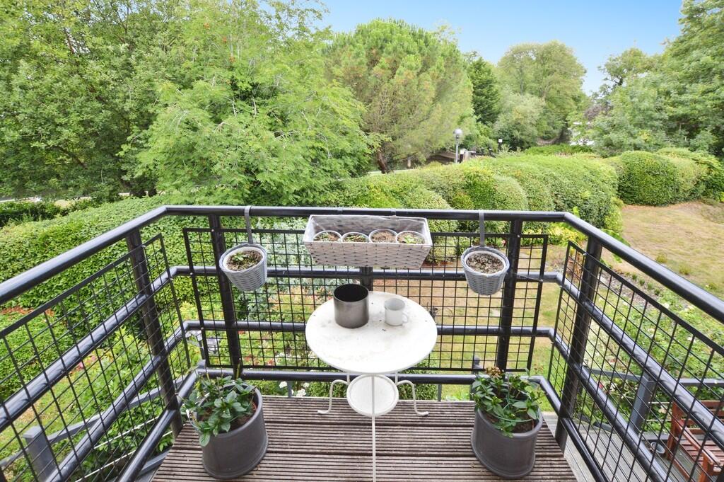 f8d5299e-Lounge 2...