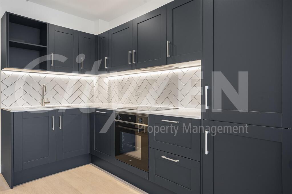 KITCHEN (SIMILAR APARTMENT)