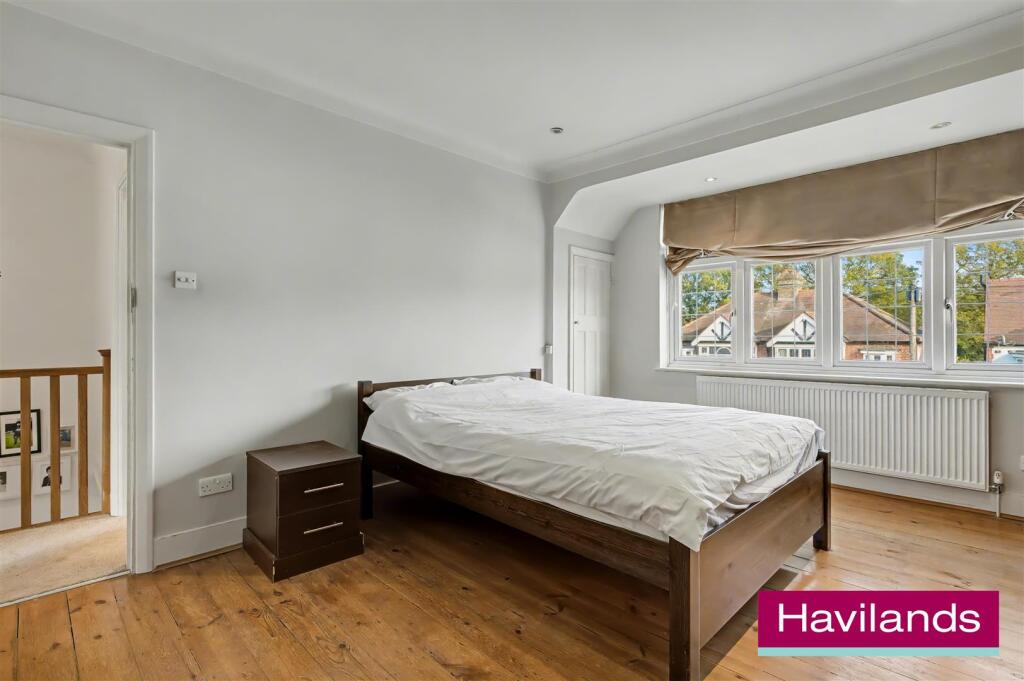 54 Cheyne Walk N21 1DE-13.jpg