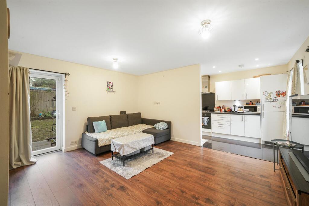 Flat 14, Montague Fell - BXIxKPDrmH86EpFnGYMt.jpg