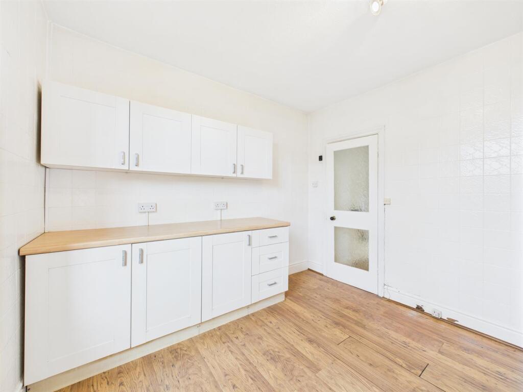 Kitchen: