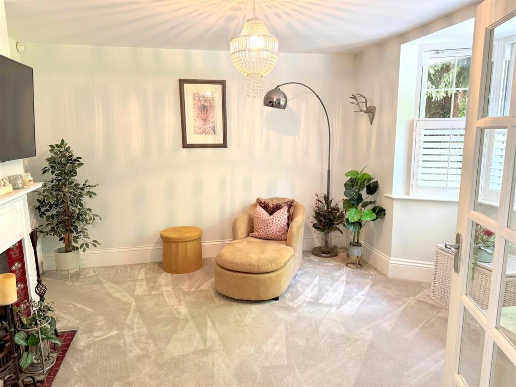 family room -v.jpg