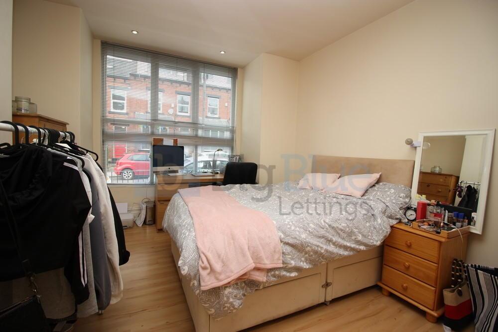 A cozy double bedroom featuring a comfortable d...