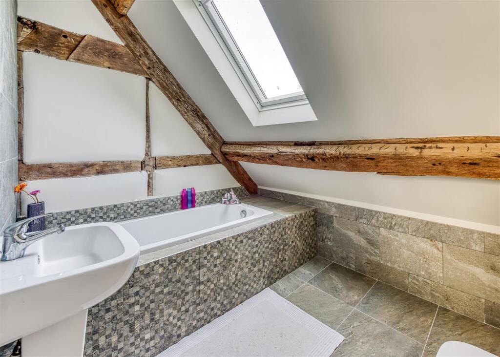 Stockton House-bed5 ensuite.jpg